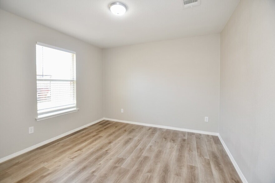 Building Photo - 705 Orchid Blvd