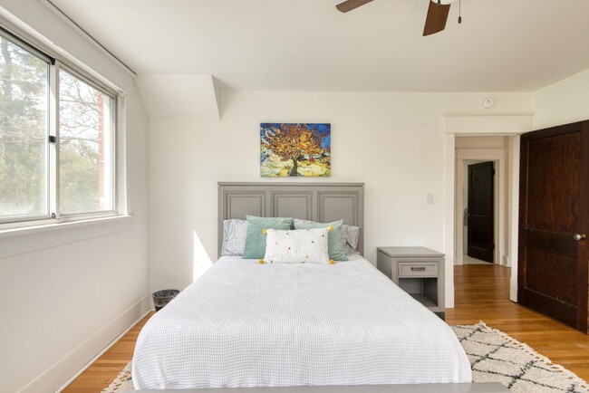 Building Photo - Spacious Living in a Prime Christiansburg ...