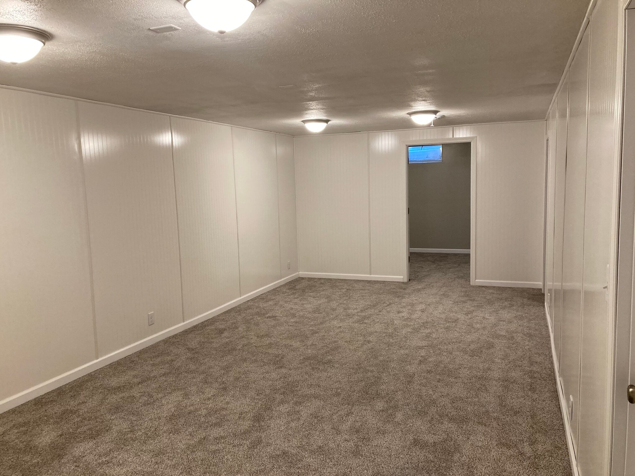 Basement rec room - 6504 Kelling St