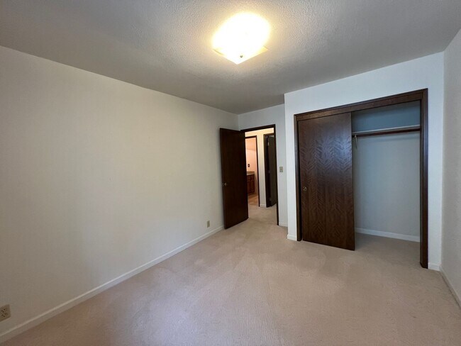 Building Photo - 4303 Horseman Ln