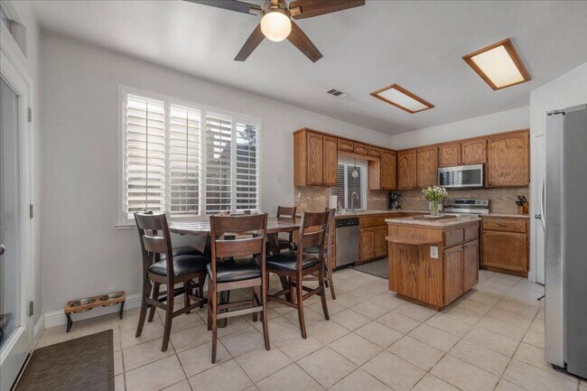 Building Photo - Beautiful North Clovis 3/2.5 Home in Gated Community