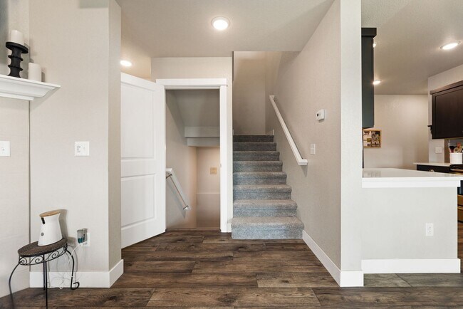 Building Photo - 2 Bed 3.5 Bath Townhome in Fort Collins!