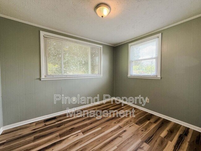 Building Photo - 6151 Wynnwood Dr