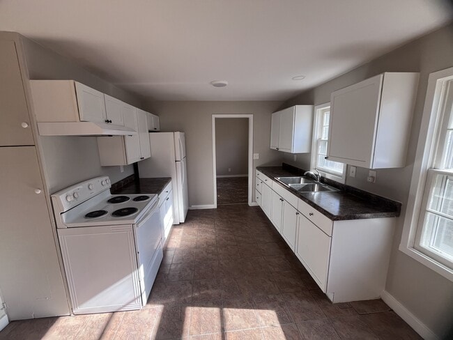 Building Photo - 724 Silver St