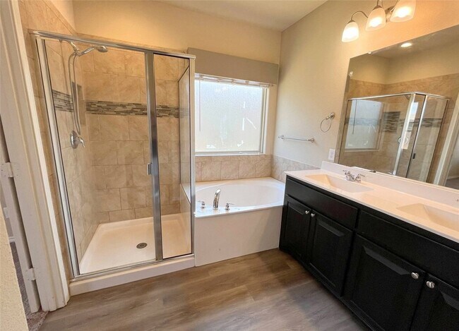 Building Photo - 473 Spring Dr