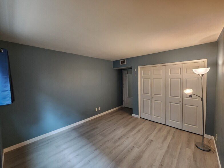 Building Photo - 1242 S Barrington Ave