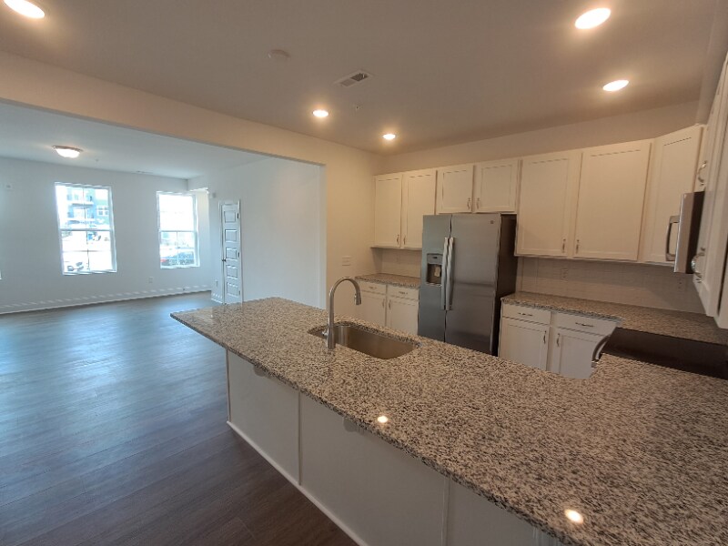 Building Photo - 602 Mkt Grv Dr