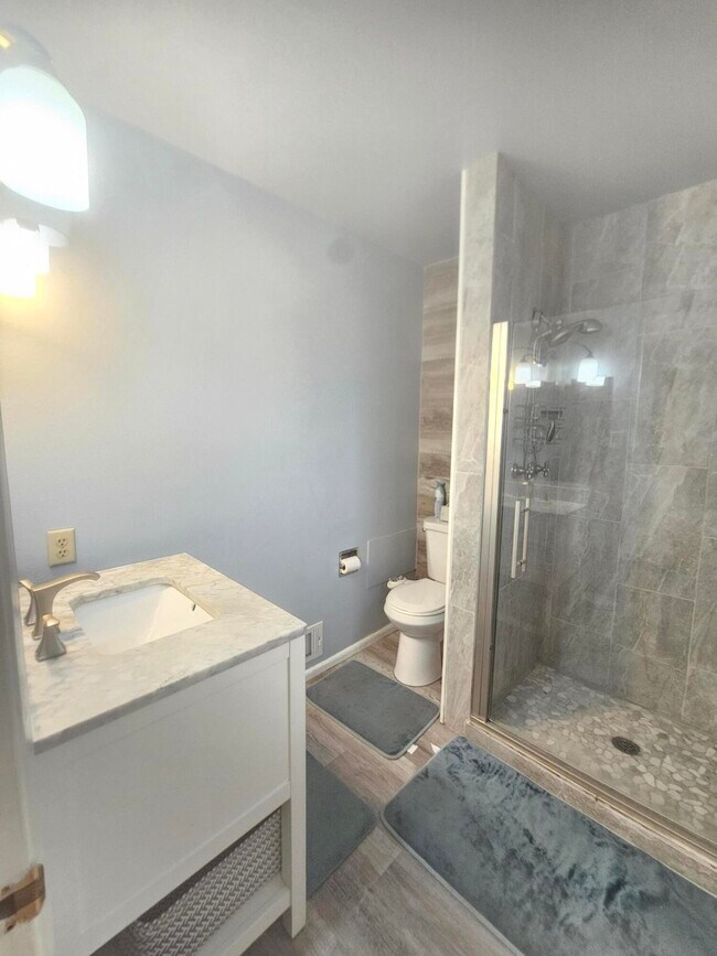 Building Photo - 2701 Cagua Dr NE