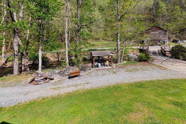 Building Photo - 9228 Big Laurel Rd