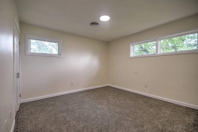 Building Photo - Renovated 3–4 Bedroom Home for Rent | 2,700+ Sq Ft | Bristol TN