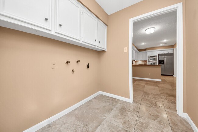 Building Photo - 15126 Trailside Dr