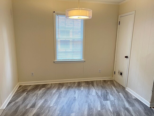Building Photo - 2 Bedroom 1.5 Bath Townhouse in Wagener Te...