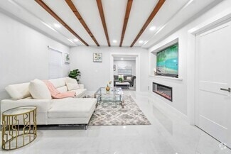 Building Photo - 324 Bamboo Rd