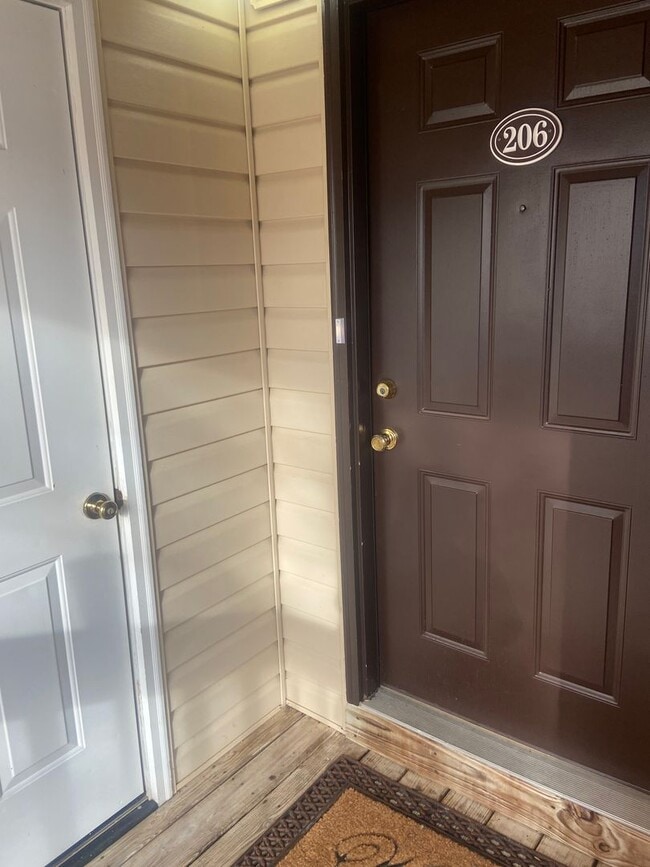 Building Photo - 190-206 (11) (NO TRANSFERS!)