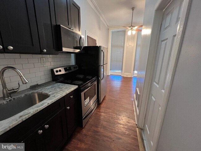 Building Photo - 521 S 41st St