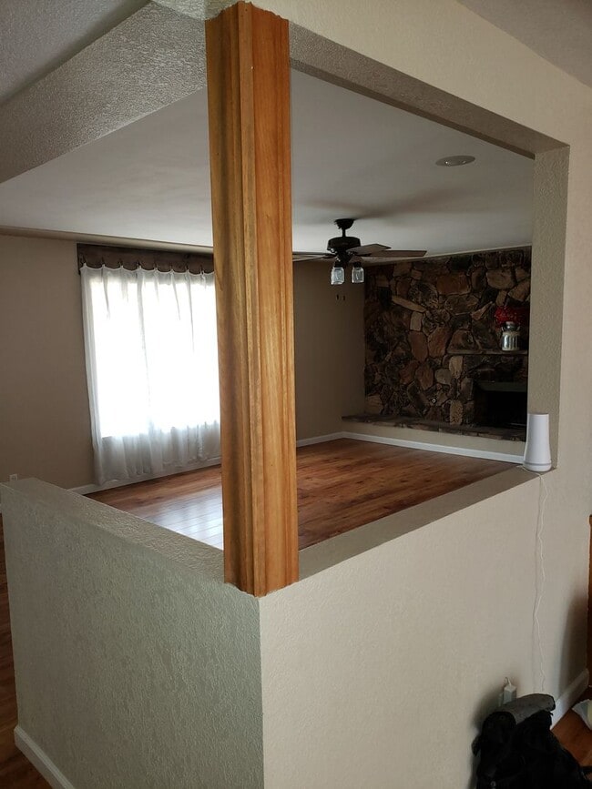 Building Photo - HORSE'S HORSE'S.....GREAT HOUSE WITH LOTS OF LAND AND A BARN