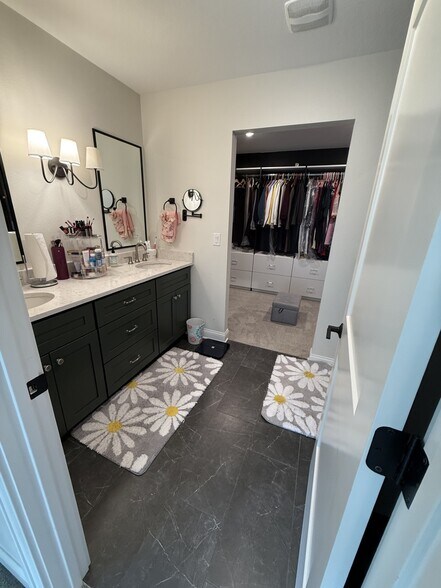 Building Photo - 14147 Wilden Dr