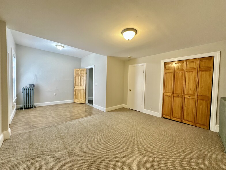 Building Photo - 386 Centre St