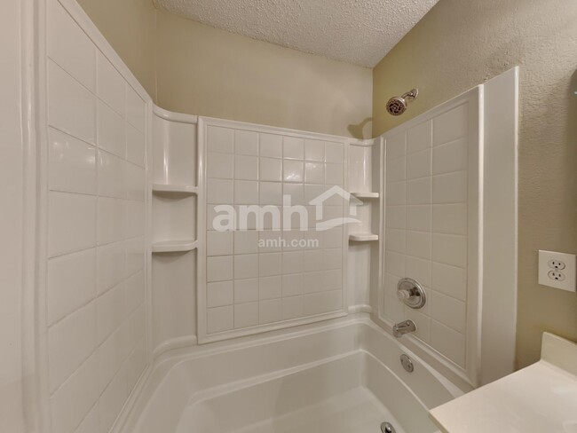 Building Photo - 317 Indian Blanket Dr