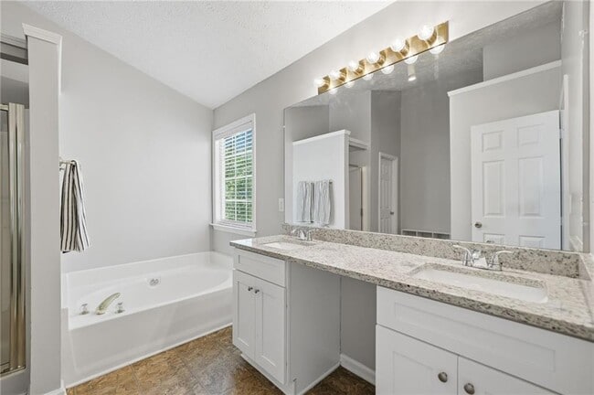 Building Photo - 1810 Westwind Dr