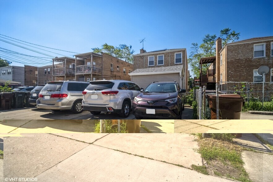 Building Photo - 4914 Louise St