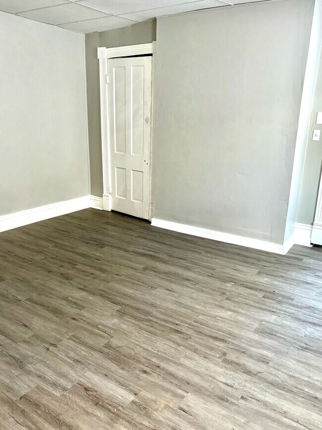 Building Photo - 2826 Saint Xavier St