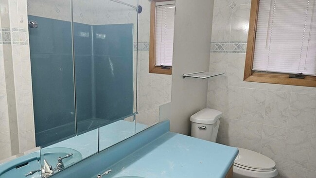 Building Photo - Large House with beautiful landscaping and mission mountain views