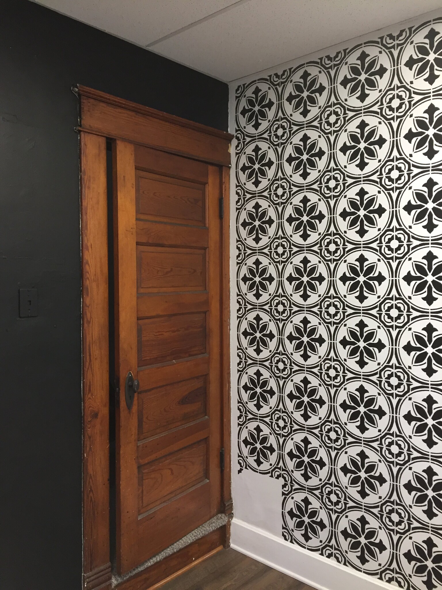 Building Photo - 328 E Walnut Street