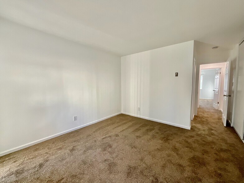 Building Photo - 1536 S Maple St