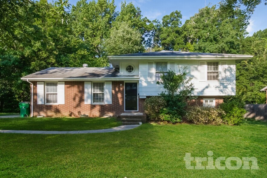Building Photo - 4200 Gladstone Ln