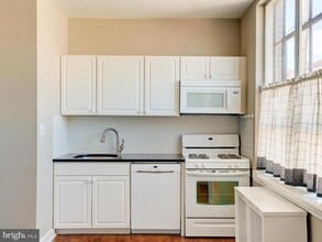 Building Photo - 1910 N Marshall St