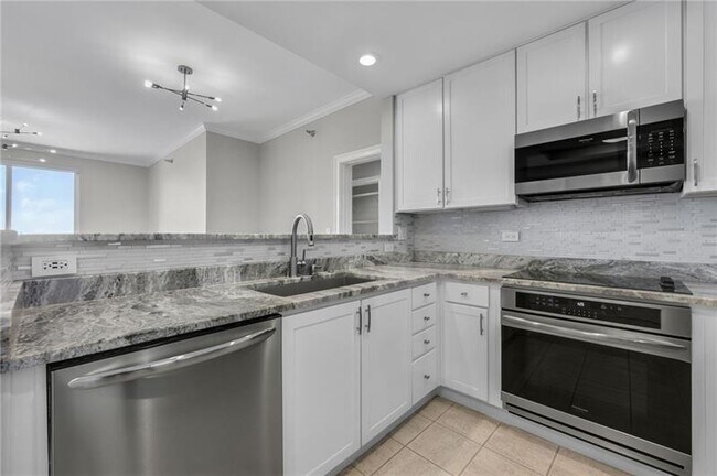 Building Photo - 285 Centennial Olympic Park Dr NW