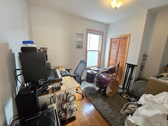 Building Photo - 28 Bardwell St