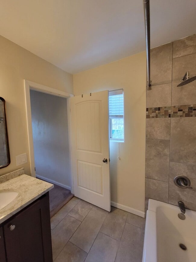 Building Photo - Charming Central Tucson Retreat with Updat...