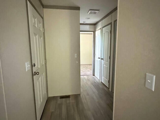 Building Photo - 1056 Colonial Trail