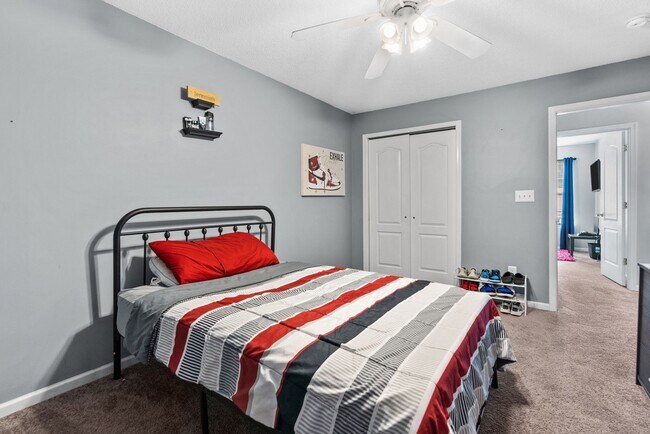 Building Photo - Luxurious 5-Bed, 2.5-Bath Home with Solar Panels in Newport News