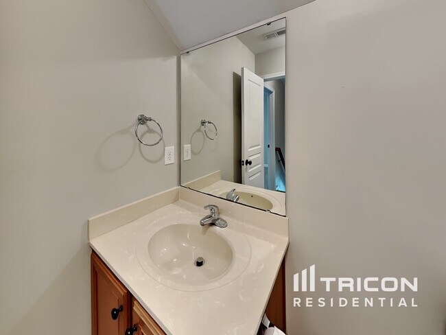 Building Photo - 557 McCarthy Dr