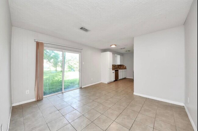 Building Photo - 12610 Chiswick Rd