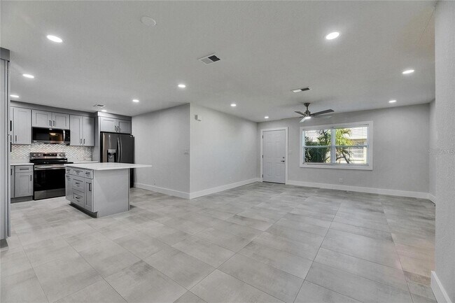 Building Photo - 1025 Apollo Beach Blvd