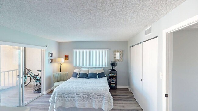 Building Photo - 105 47th Ave Dr W