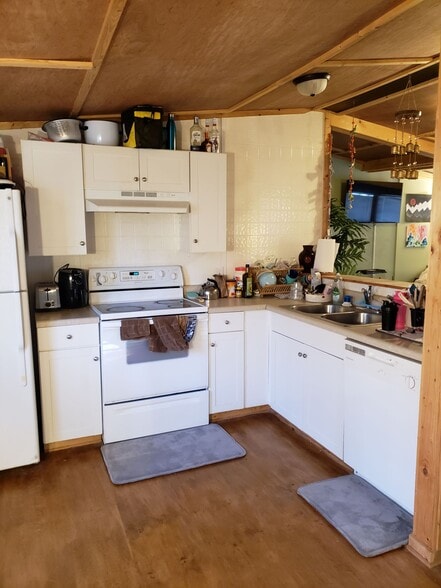 Building Photo - 3737 Junaluska Rd