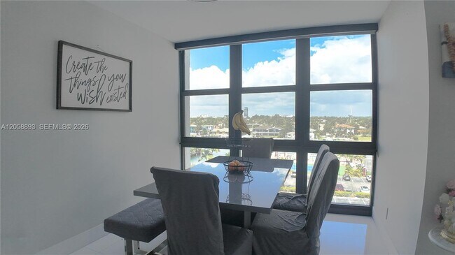 Building Photo - 2049 S Ocean Dr