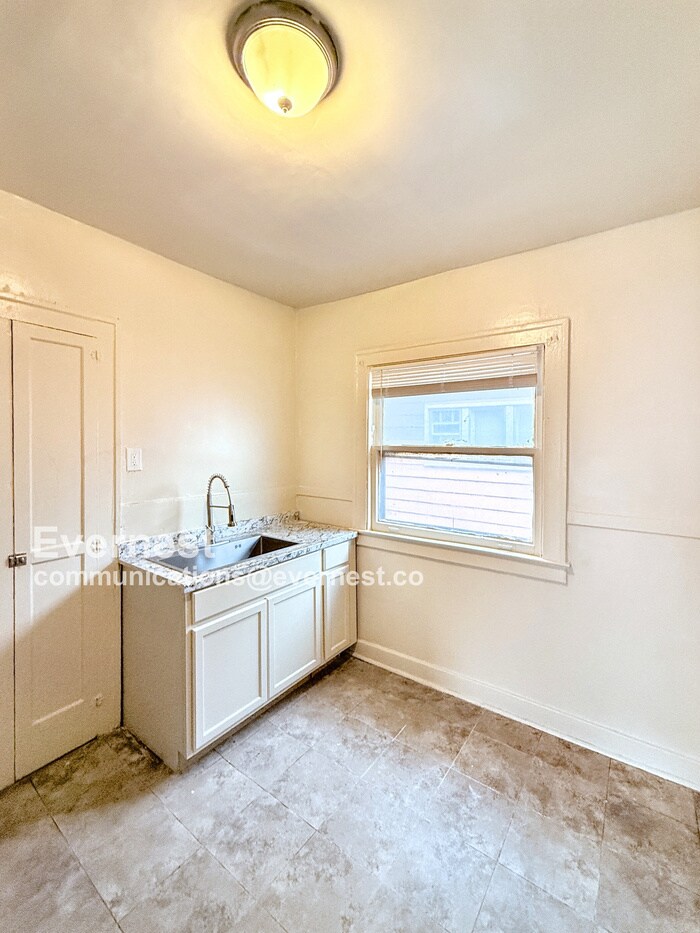 Building Photo - 12021 Stoepel St