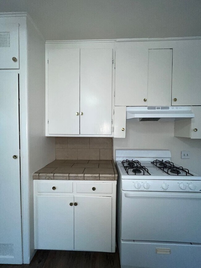 Building Photo - 1504