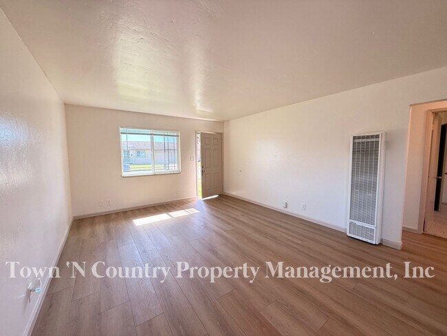 Building Photo - 818-820 University Ave.