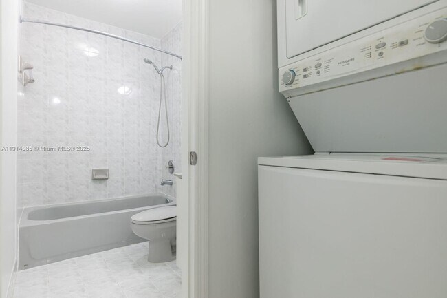 Building Photo - 8640 NW 188th Terrace