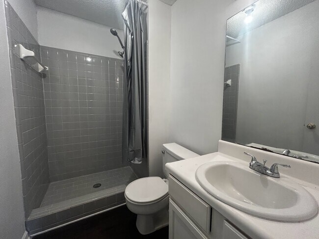 Building Photo - 2387 Parrot Ln