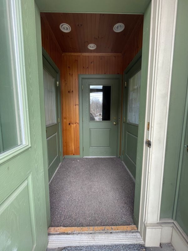 Building Photo - 122 E Main St