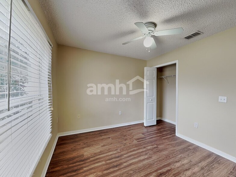 Building Photo - 2063 Corner Meadow Cir