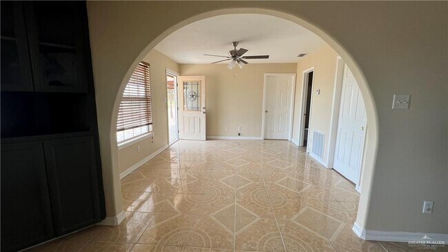 Building Photo - 17 N Seminary Rd